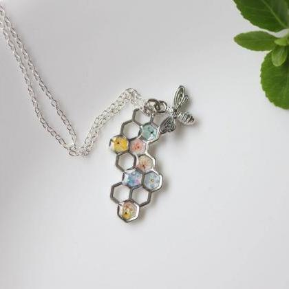 Honeycomb Wildflower Necklace / Cut..