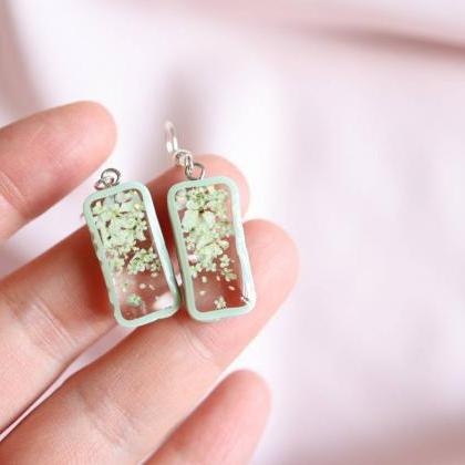 Queen Anne's Lace Earrings / Dainty..