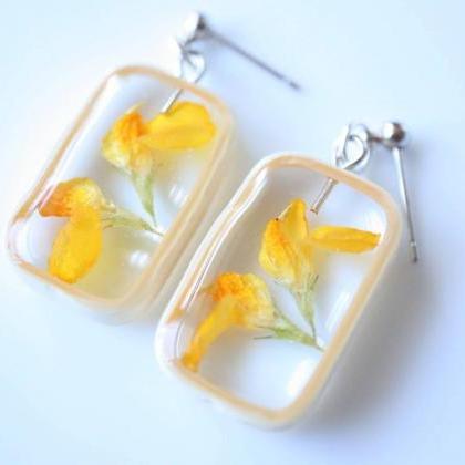 Yellow Wildflower Earrings / Dainty..