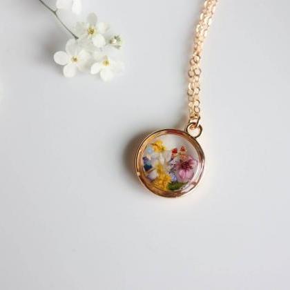 Assorted Wildflower Necklace / Bota..