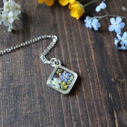 Assorted Wildflower Necklace / Dain..