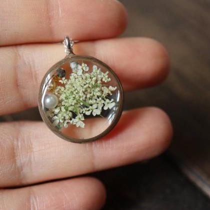 Queen Anne's Lace Necklace / Real..