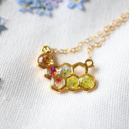 Honeycomb Necklace / Dainty Flower ..