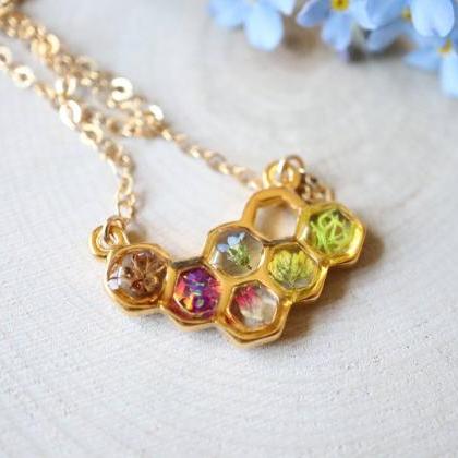 Honeycomb Necklace / Dainty Flower ..