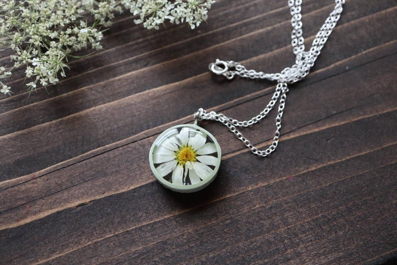 Real Daisy Necklace / Preserved Flower Jewelry / Gift For Her / 925 Sterling Silver Necklace