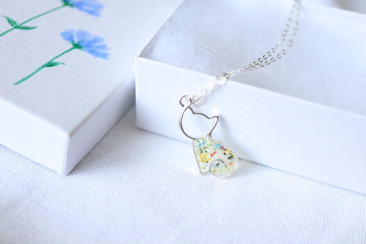 Queen Anne's Lace Necklace / Cute Nature Jewelry / Adorable Cat Necklace / 925 Sterling Silver Chain